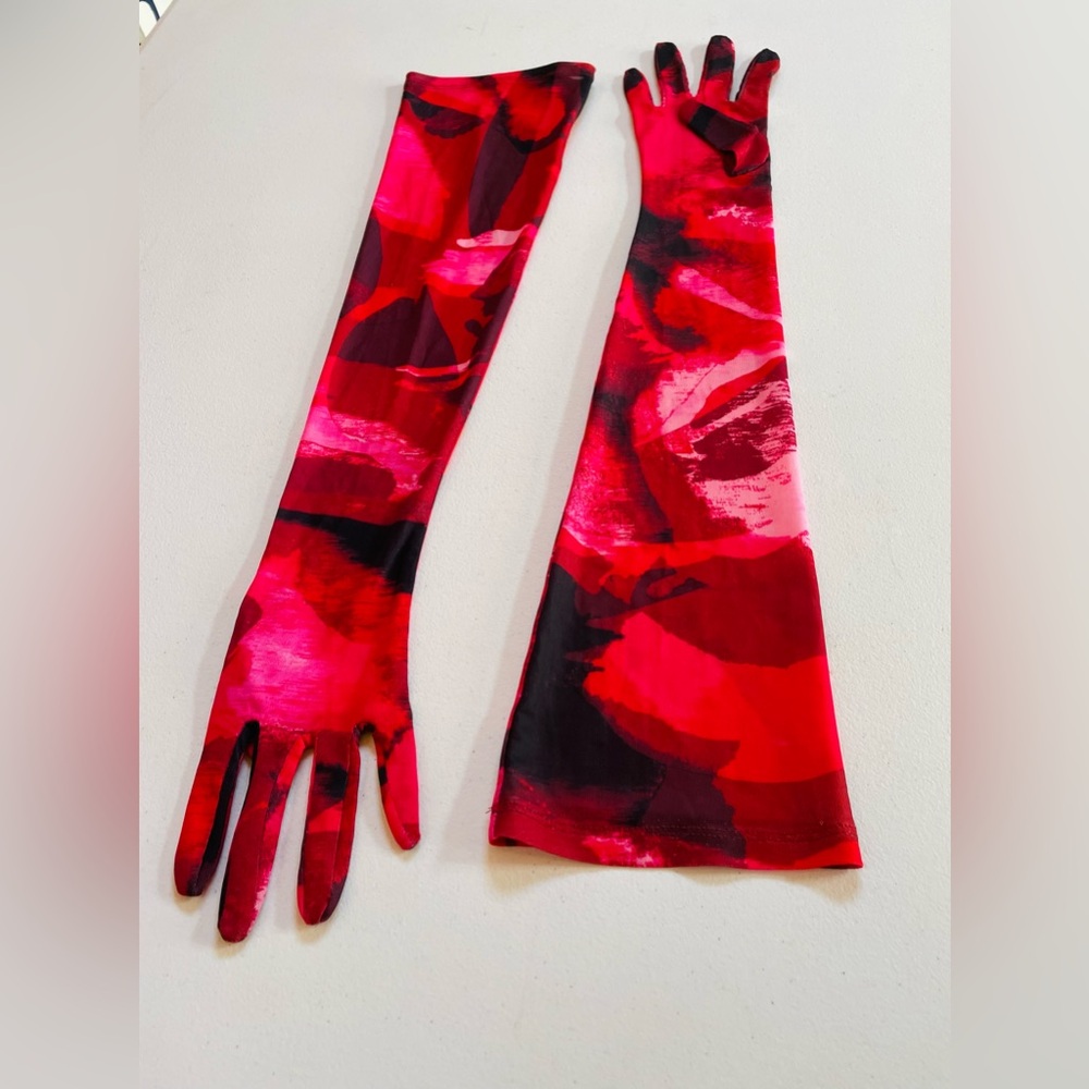 ELOQUI Full Length Red Abstract Stretch Mesh Gloves - Picture 10 of 11